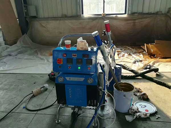 聚氨酯發(fā)泡設(shè)備型號:JNJX-Q5200(圖1) 聚氨酯發(fā)泡設(shè)備噴涂機